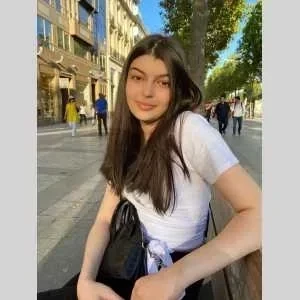 Ines, babysitter à Paris