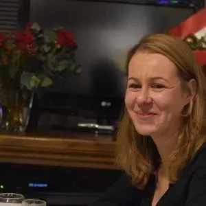 Laure , babysitter à Paris