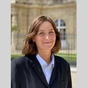 Emma, babysitter à Paris