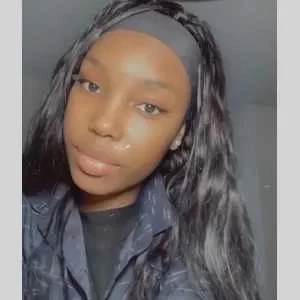 Louneciana , babysitter à Paris