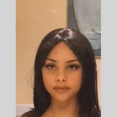 Iris, babysitter à Paris