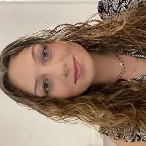 Flora, babysitter à Paris