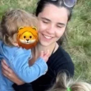 Emma, babysitter à Paris