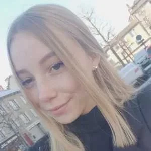 Aline , babysitter à Paris