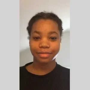 Pénélope , babysitter à Paris