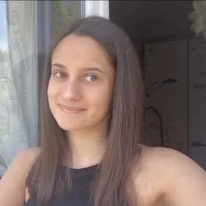 Charlotte , babysitter à Bordeaux