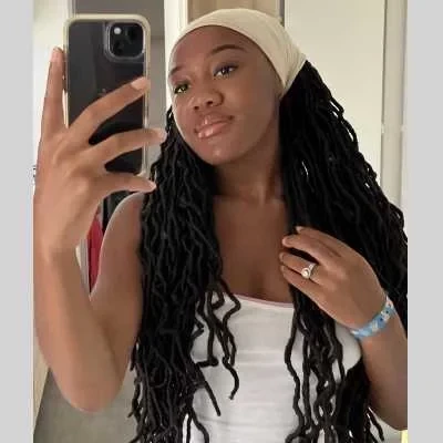 Lucy, babysitter à Paris