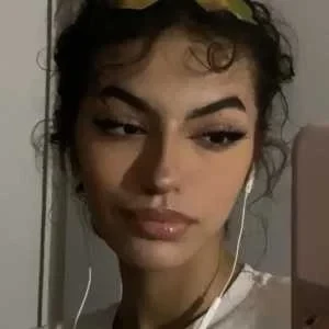 Chahinez, babysitter à Paris