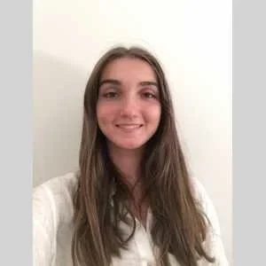 Julia, babysitter à Reims