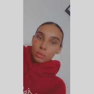 Cherine, babysitter à Nanterre