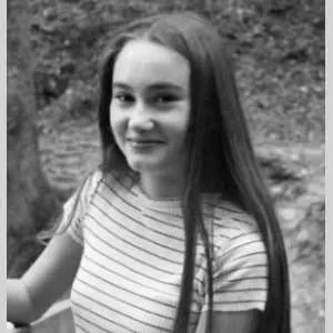 Cora , babysitter à Grenoble