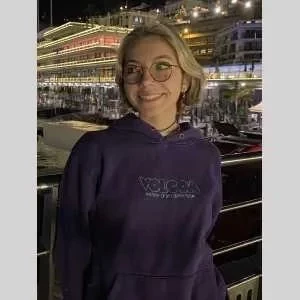 Justine, babysitter à Bordeaux