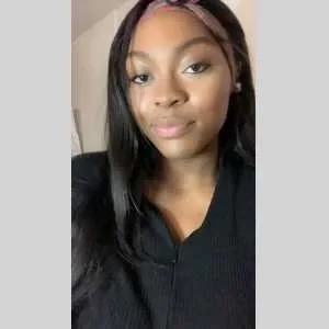 Stacy, babysitter à Paris