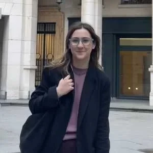 Nina, babysitter à Paris