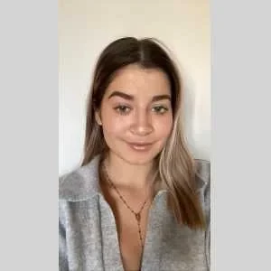 Laura, babysitter à Bordeaux