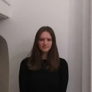 Ava, babysitter à Paris