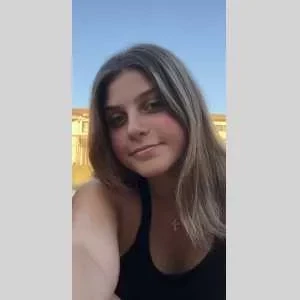 Romane, babysitter à Reze