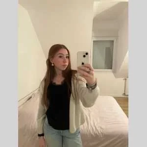 Rose , babysitter à Rennes