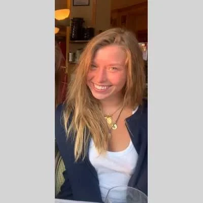 Emma, babysitter à Paris