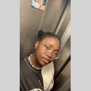 Ronesia , babysitter à Paris