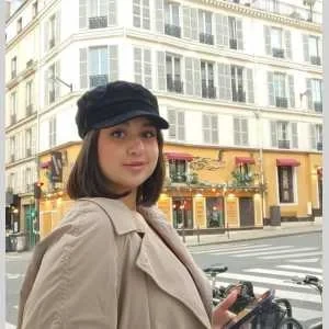 Brysa, babysitter à Paris