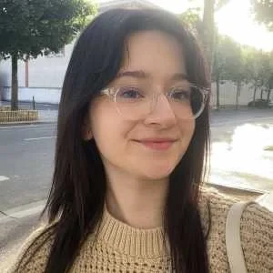 Ecrin , babysitter à Reims